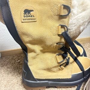 Sorel Tan and Black Lace Up Boots